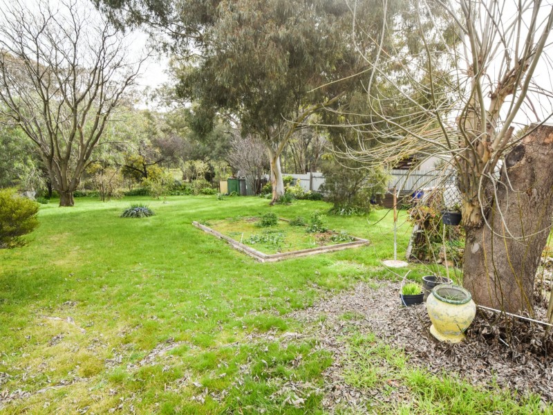 42 Blackett Avenue, Young NSW 2594