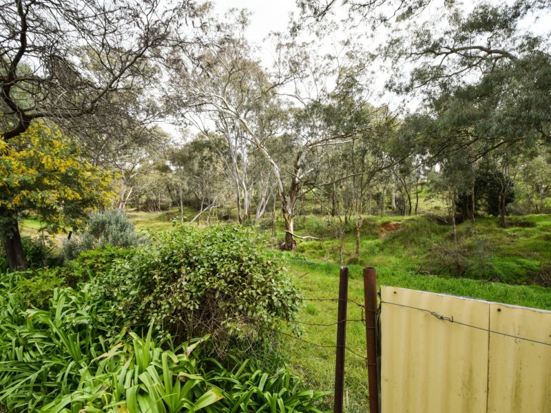 42 Blackett Avenue, Young NSW 2594