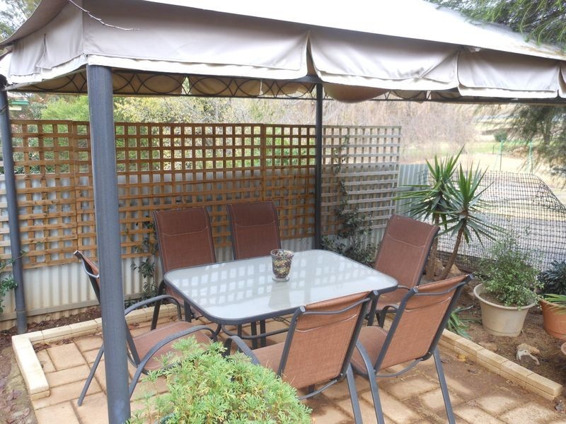 110 Edwards Street, Young NSW 2594