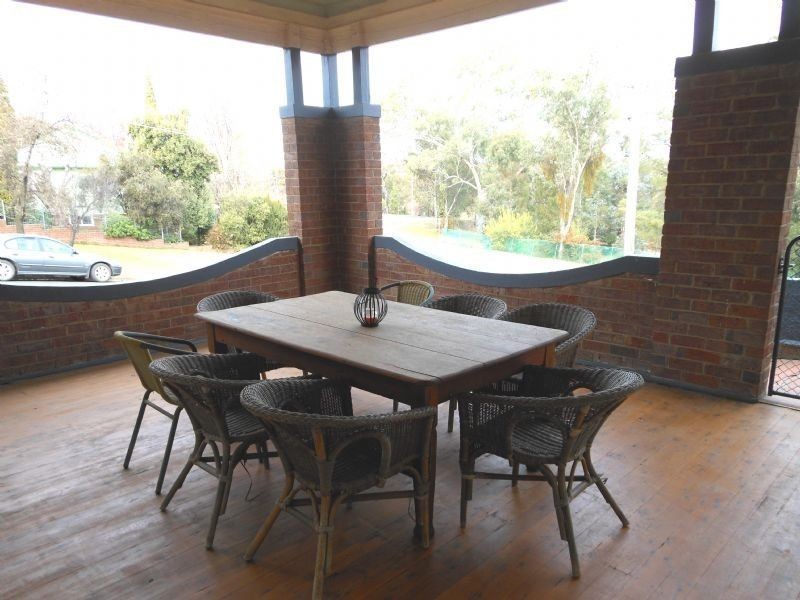 19 Whiteman Avenue, Young NSW 2594