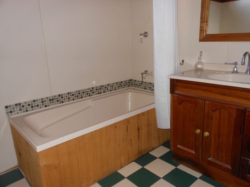 19 Whiteman Avenue, Young NSW 2594