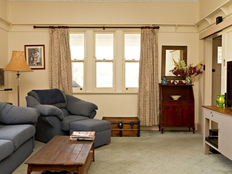 19 Whiteman Avenue, Young NSW 2594