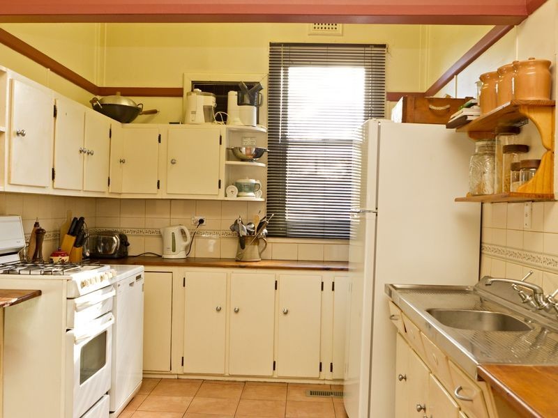 19 Whiteman Avenue, Young NSW 2594