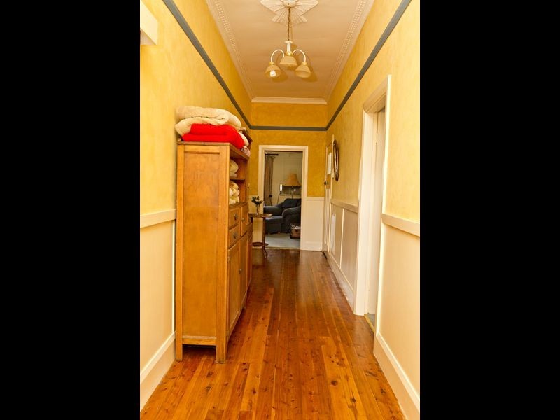 19 Whiteman Avenue, Young NSW 2594