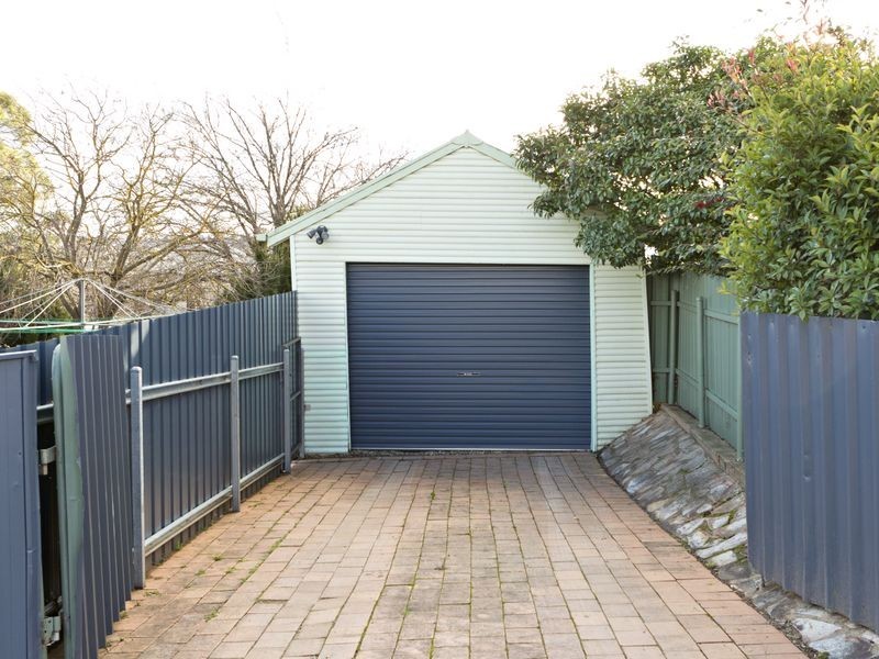 19 Whiteman Avenue, Young NSW 2594