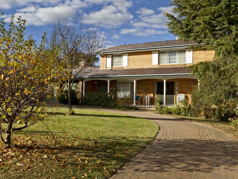 11 Normoyle Cresent, Young NSW 2594