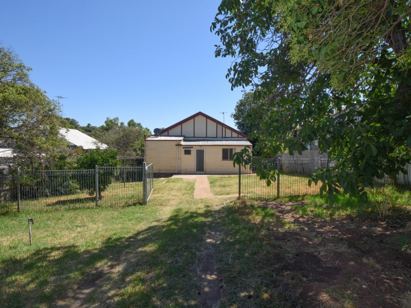 120 William Street, Young NSW 2594