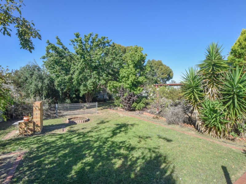 14 Brock Street, Young NSW 2594