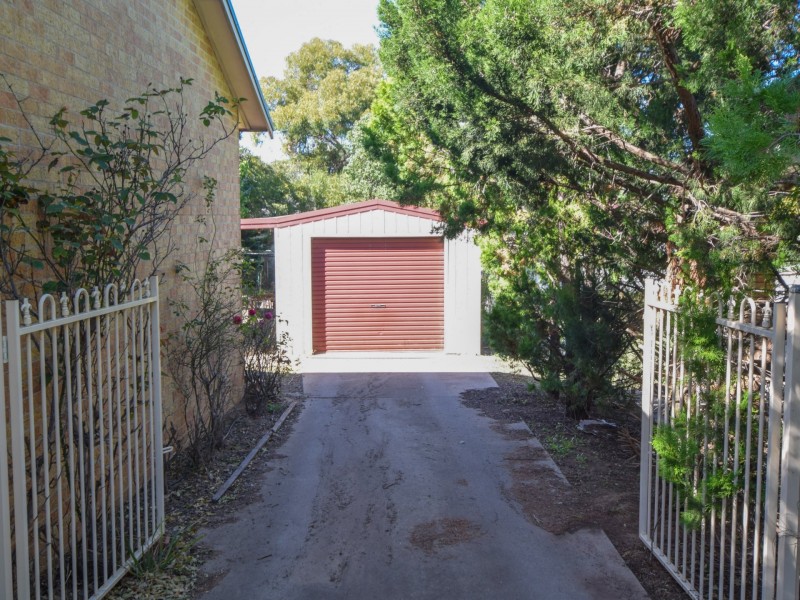 14 Brock Street, Young NSW 2594