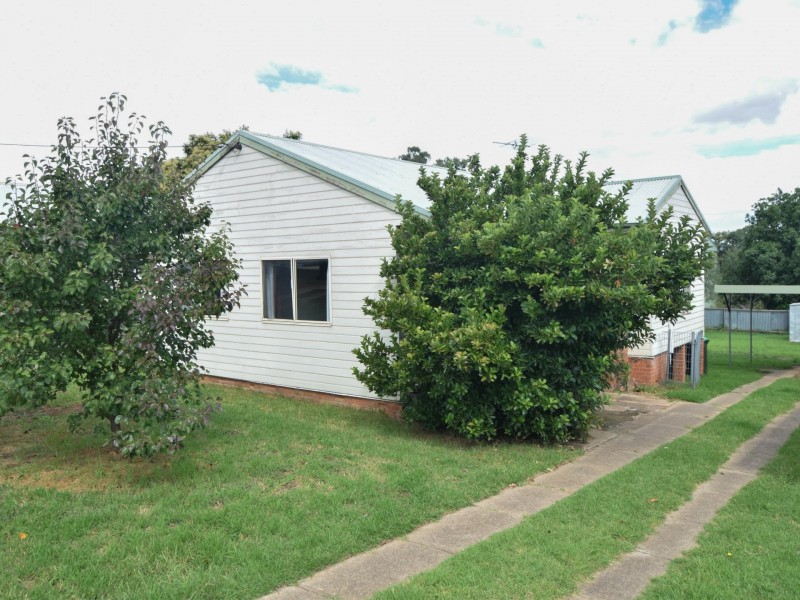 18 Musgrave Street, Young NSW 2594