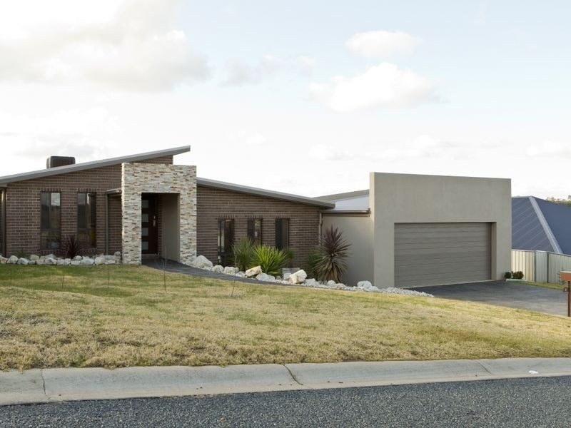 2 Jordan Place, Young NSW 2594