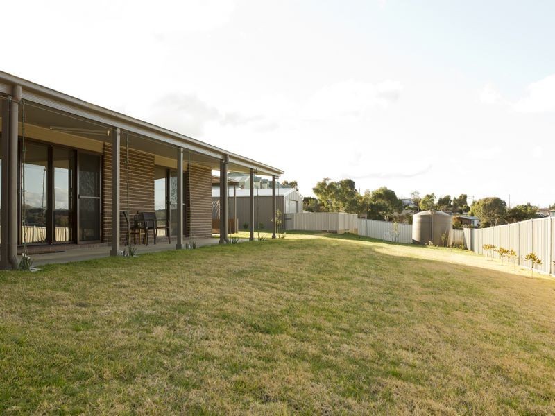 2 Jordan Place, Young NSW 2594