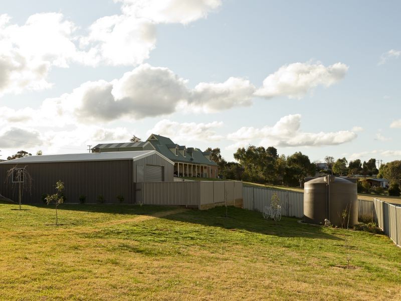 2 Jordan Place, Young NSW 2594