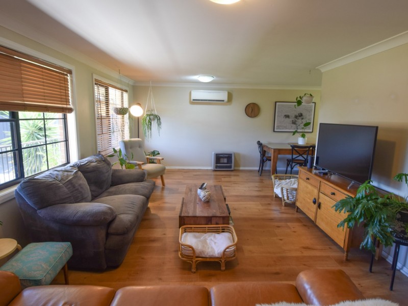 1 Henry Place, Young NSW 2594