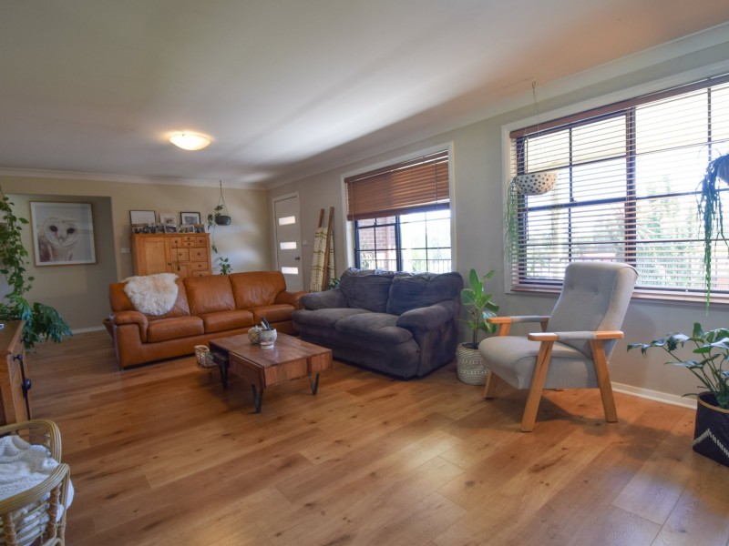 1 Henry Place, Young NSW 2594