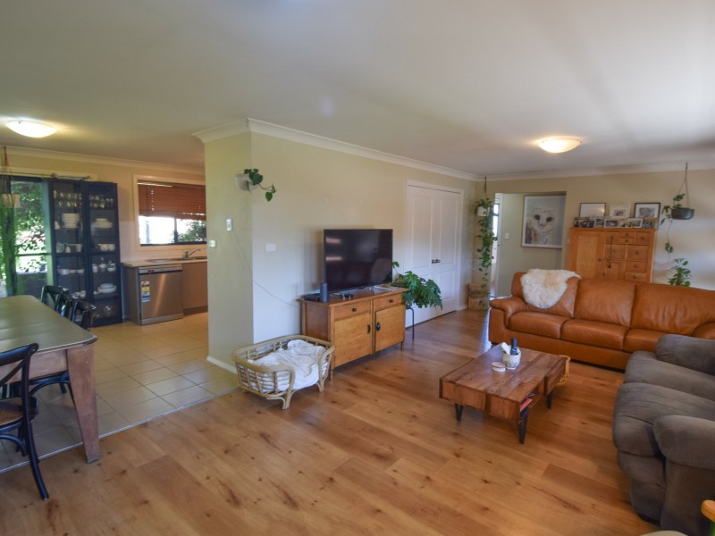 1 Henry Place, Young NSW 2594