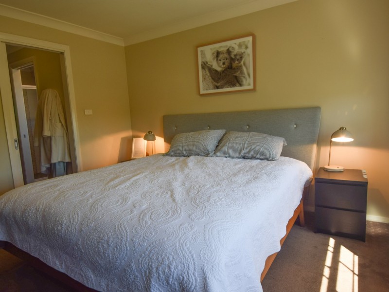 1 Henry Place, Young NSW 2594