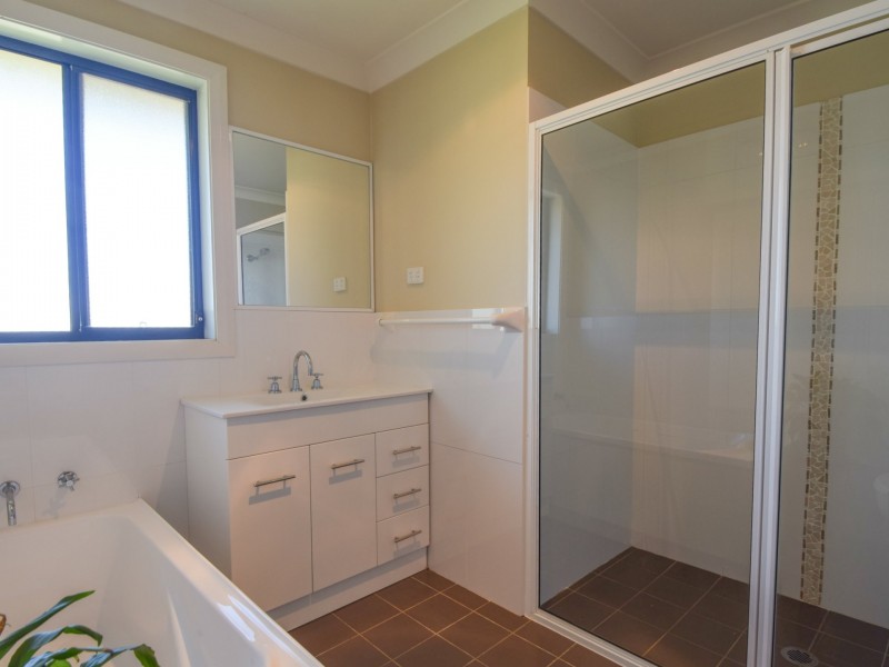 1 Henry Place, Young NSW 2594