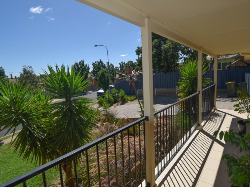 1 Henry Place, Young NSW 2594