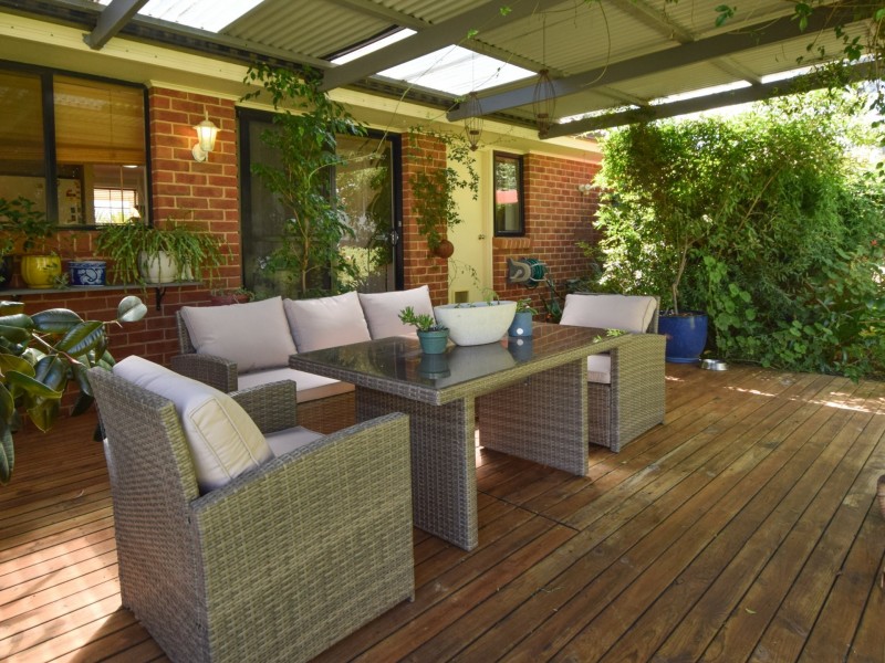 1 Henry Place, Young NSW 2594