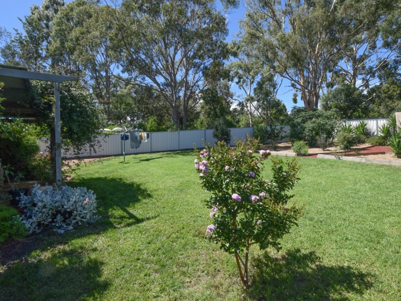 1 Henry Place, Young NSW 2594