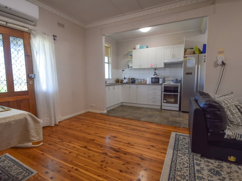 157 Edwards, Young NSW 2594