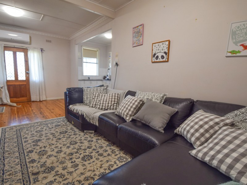 157 Edwards, Young NSW 2594