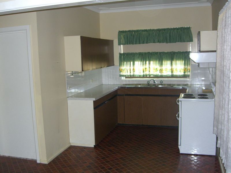 16 Clarke Street, Young NSW 2594