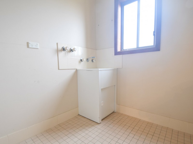 Unit 6 – 4 Old Barracks Lane, Young NSW 2594