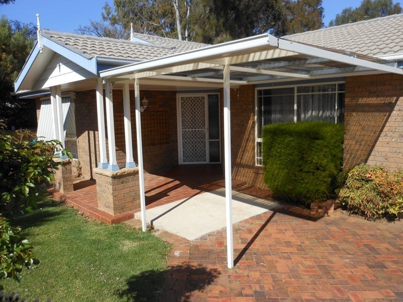 15 Back Creek Rd, Young NSW 2594