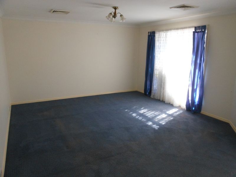 15 Back Creek Rd, Young NSW 2594