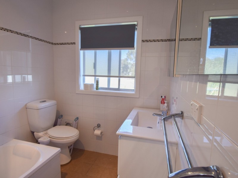 5 Lachlan Close, Young NSW 2594