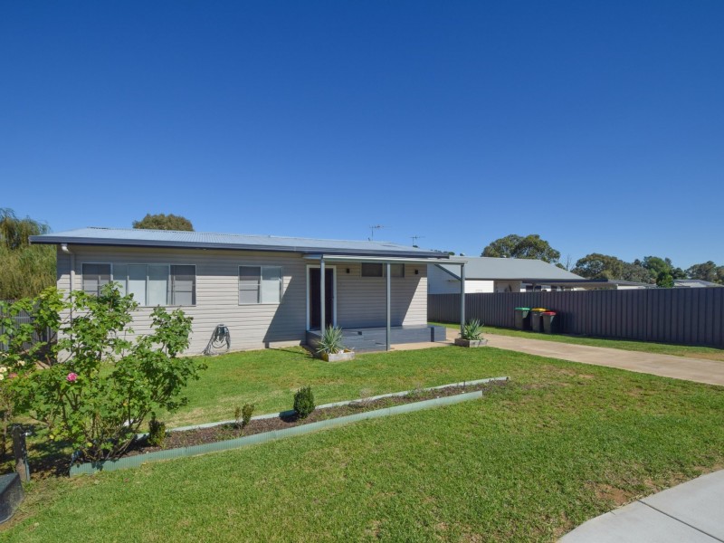5 Lachlan Close, Young NSW 2594