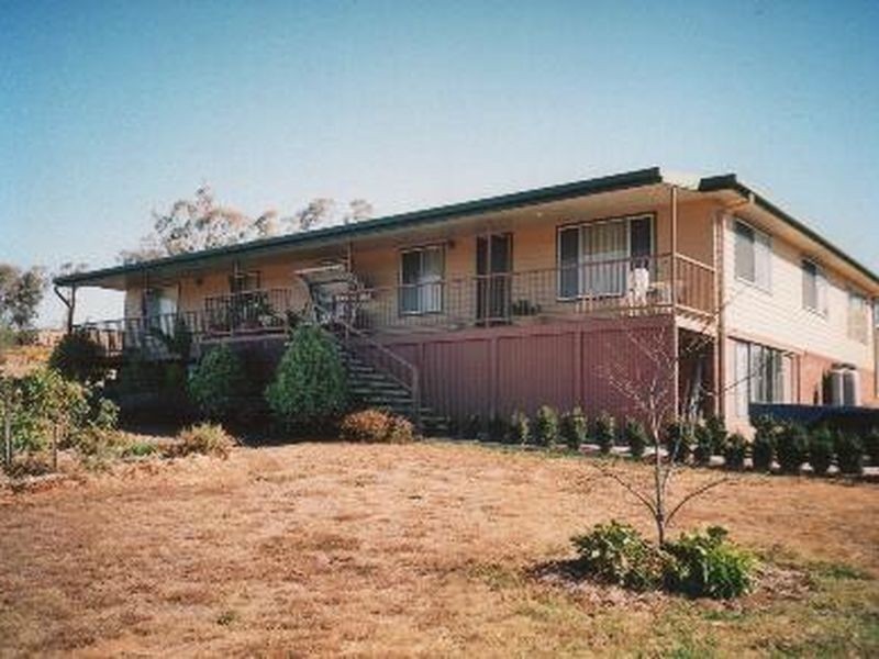 15 Henley Street Bendick Murrell, Young NSW 2594