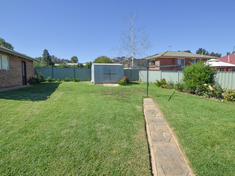 89 Blackett Avenue, Young NSW 2594
