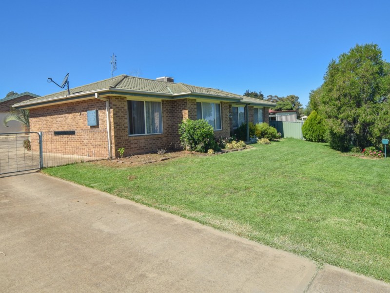 89 Blackett Avenue, Young NSW 2594