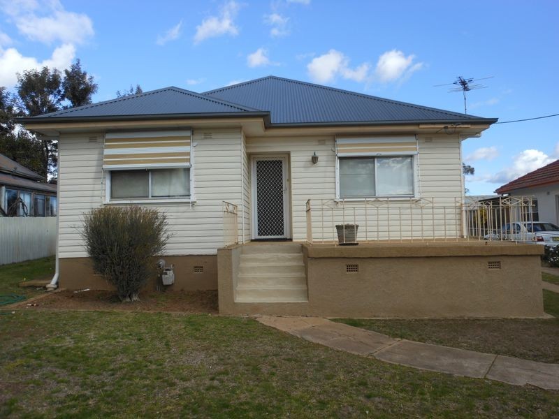 42 Currawong Street, Young NSW 2594