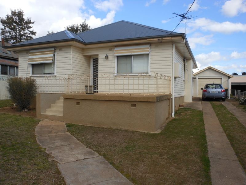 42 Currawong Street, Young NSW 2594