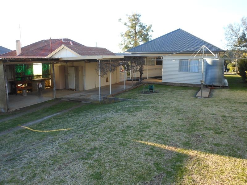42 Currawong Street, Young NSW 2594
