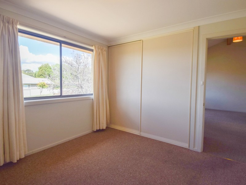 2/77 Thornhill Street, Young NSW 2594