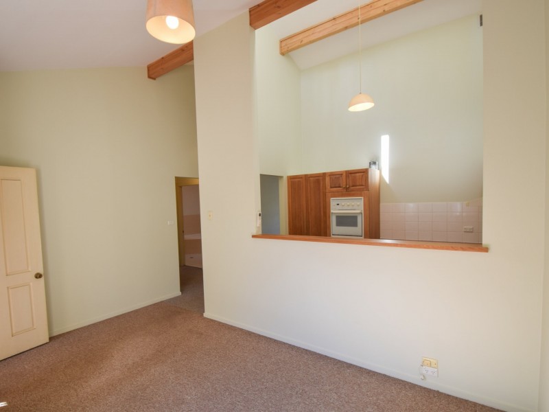 2/77 Thornhill Street, Young NSW 2594