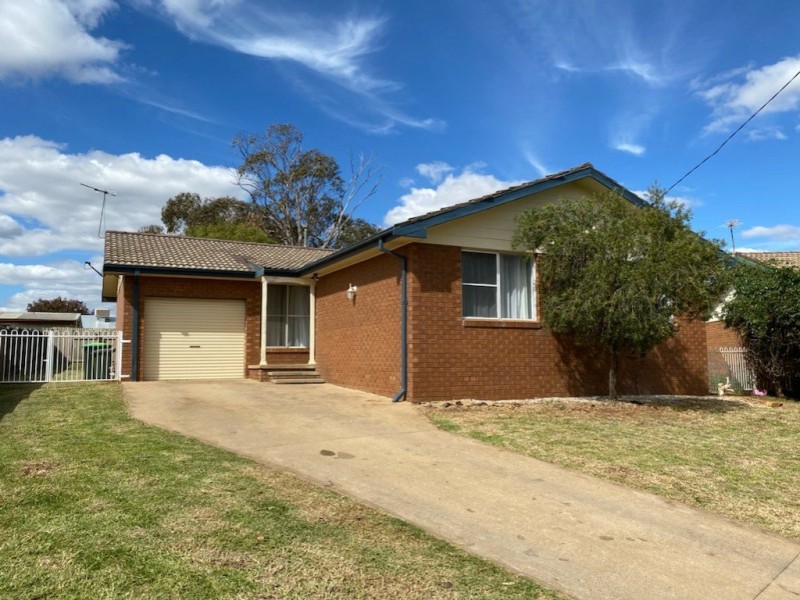 28 Dwyer Drive, Young NSW 2594