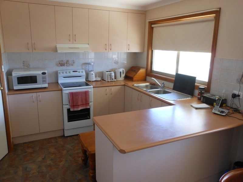 98 Belmore Rd, Young NSW 2594