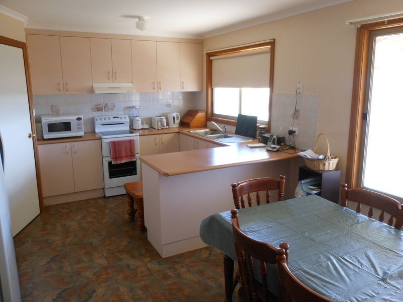 98 Belmore Rd, Young NSW 2594