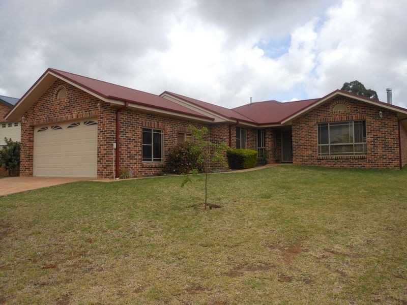 7 Hayden Place, Young NSW 2594