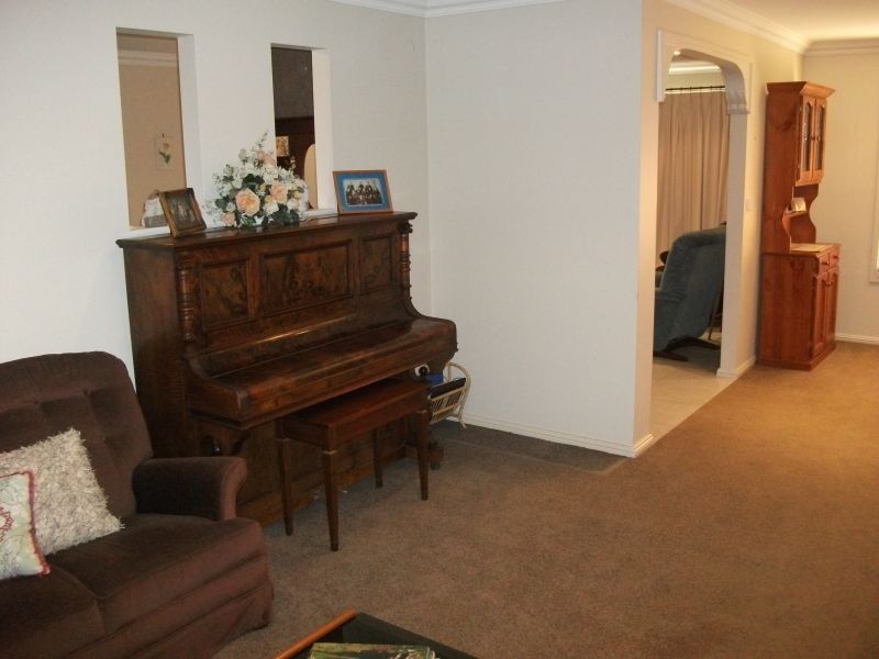 7 Hayden Place, Young NSW 2594