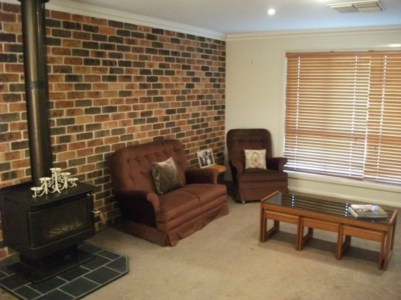 7 Hayden Place, Young NSW 2594