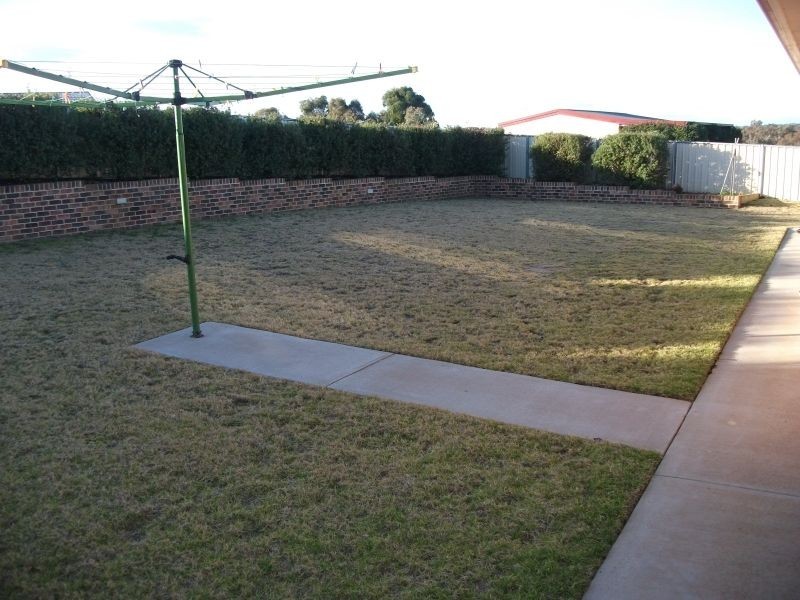 7 Hayden Place, Young NSW 2594