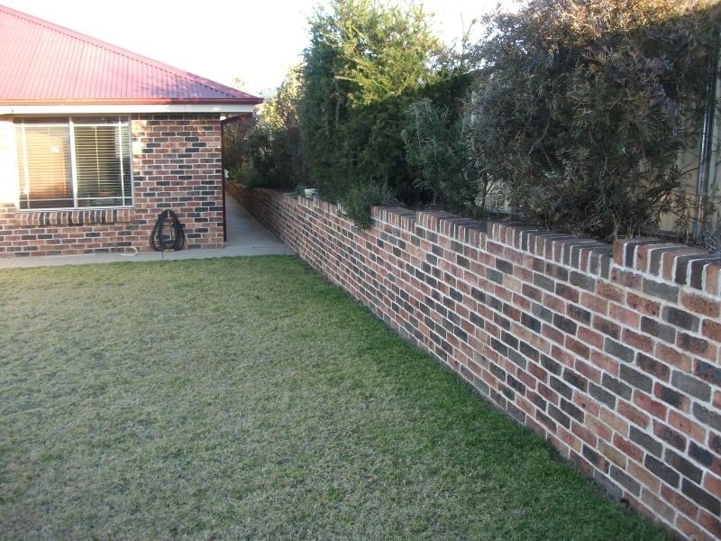 7 Hayden Place, Young NSW 2594