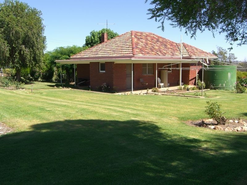 Bunyarra Grenfell Road, Young NSW 2594